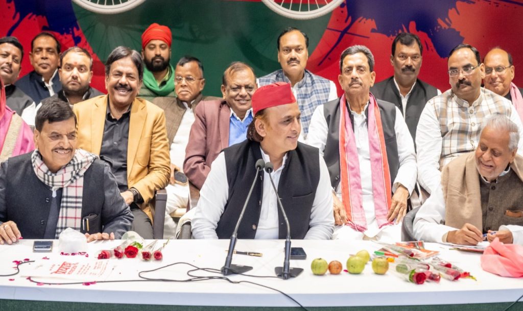 Akhilesh Yadav Baati Chokha Party