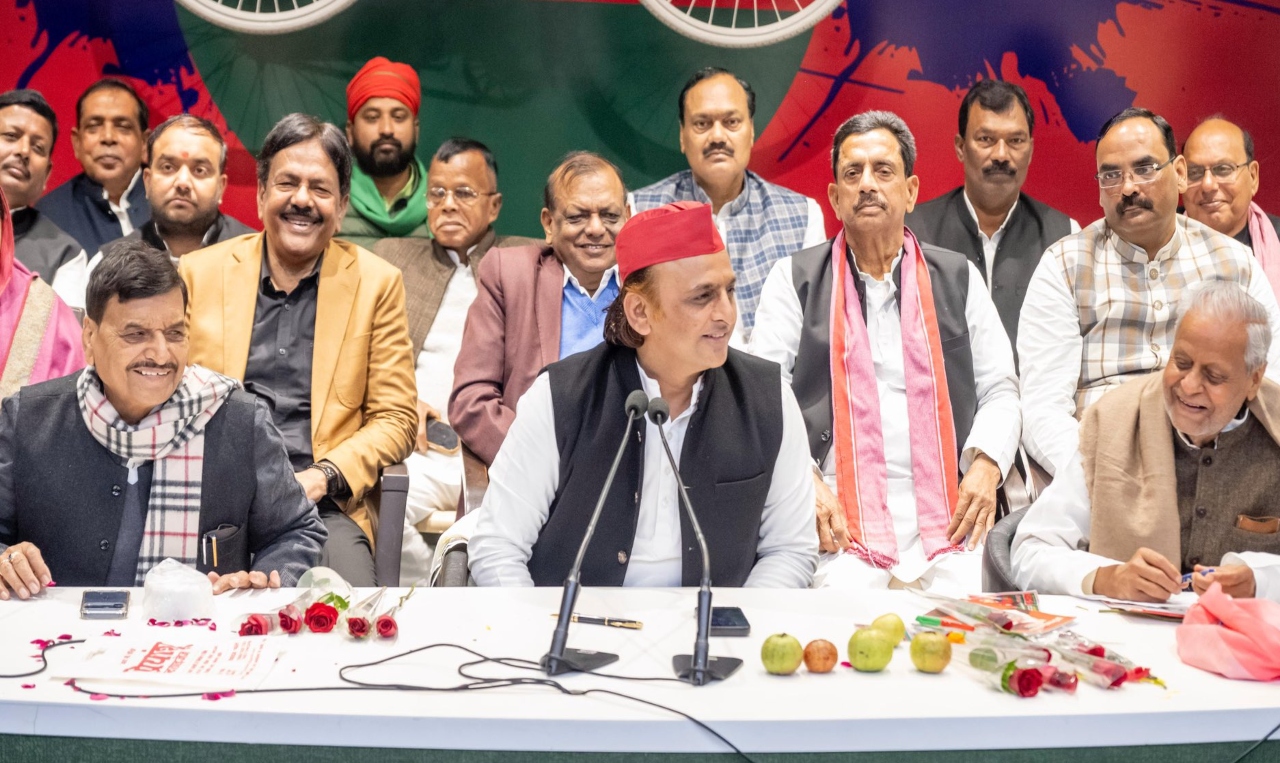 Akhilesh Yadav Baati Chokha Party