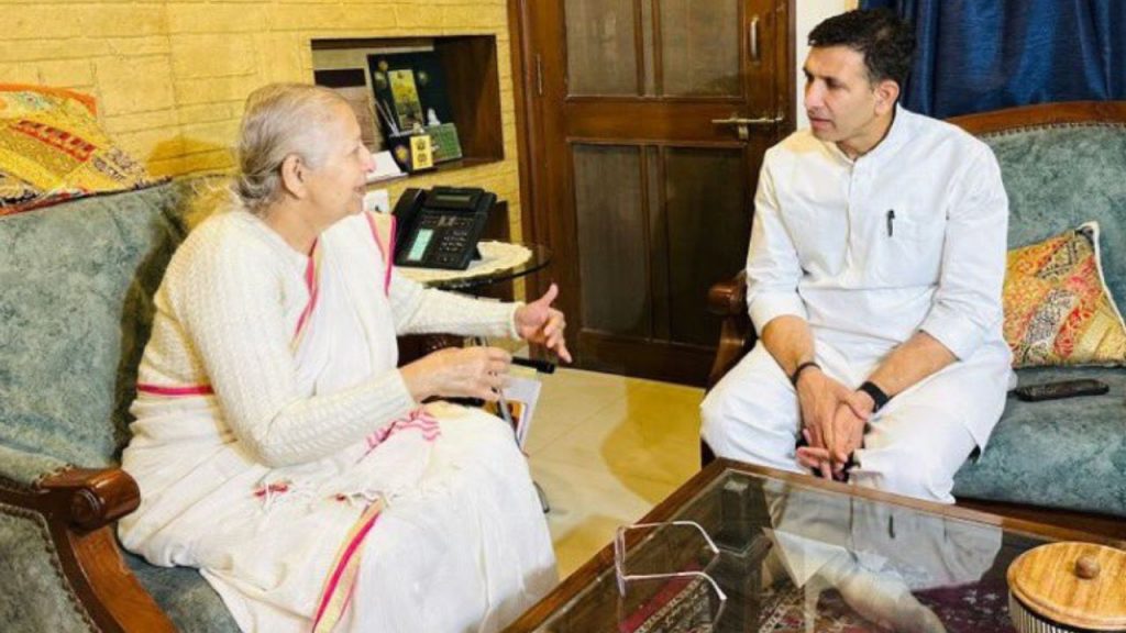 PCC Chief Jitu Patwari met BJP leader Sumitra Mahajan.