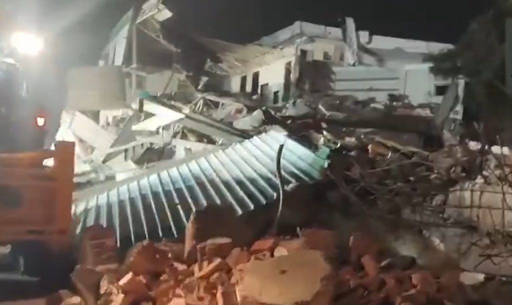 delhi Nagar Nigam Illegal Faiz-e-Ilahi masjid Bulldozers Action