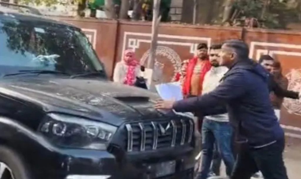 girl kidnapping rajasthan police sp office incident black scorpio