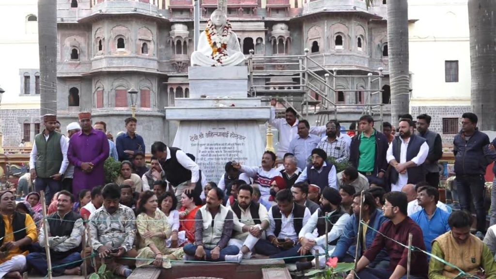 Vandalism at Manikarnika Ghat in Varanasi, Congress protests in Indore.