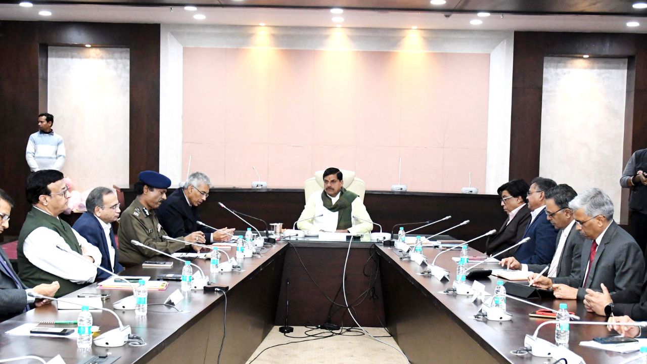 cm mohan Yadav warning five day working government employees