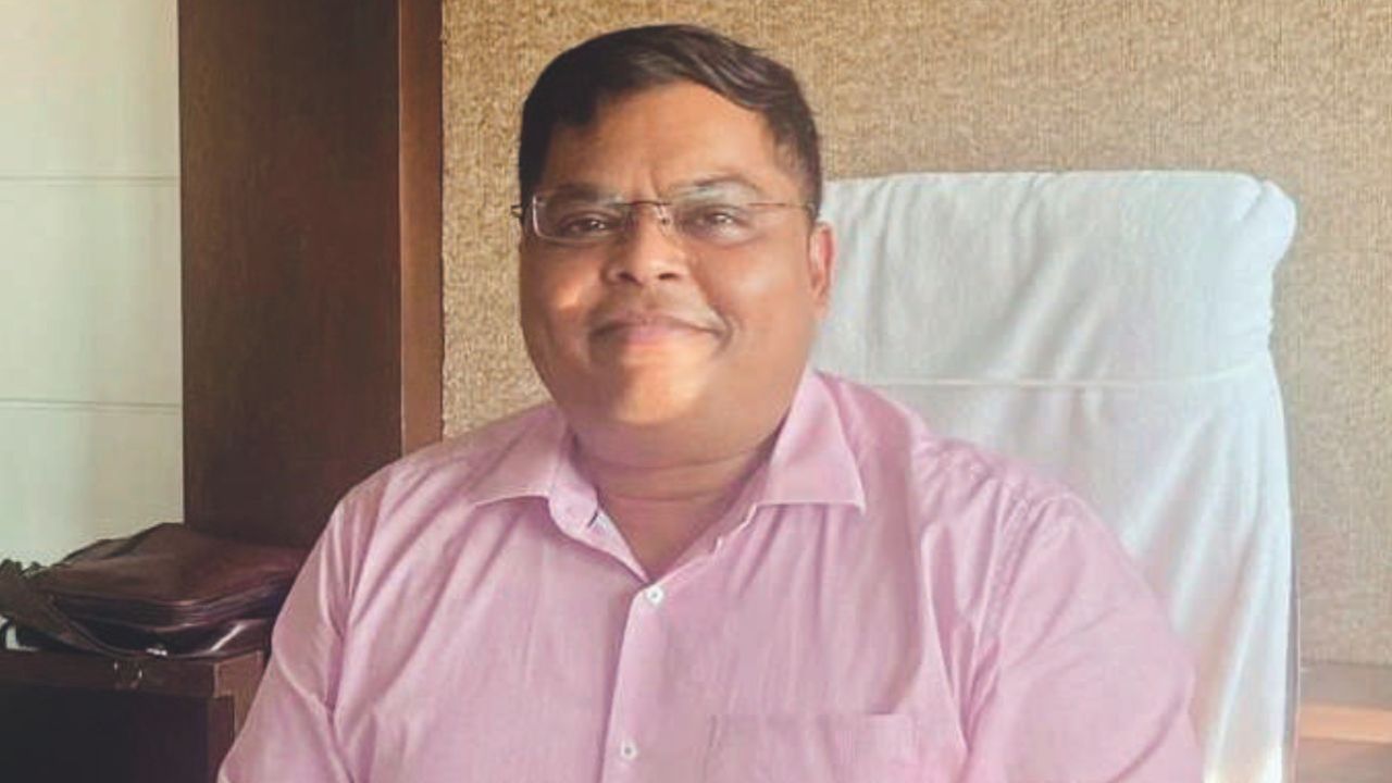 Indore collector shivam verma