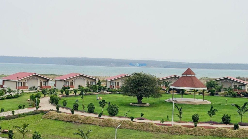 Sarsi Island Resort