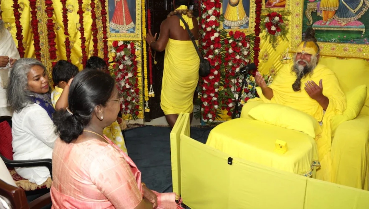 President Droupadi Murmu Meet Premanand Maharaj