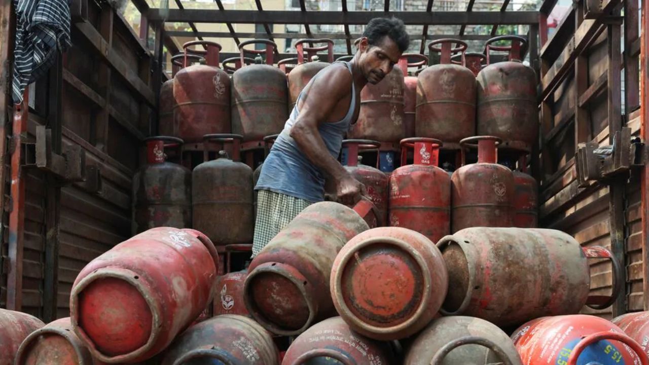 LPG Cylinder Ban at Godown