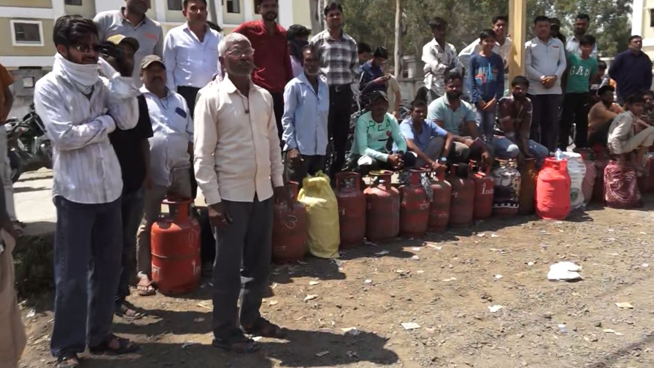 Long queues were formed for gas cylinders in Bhopal.