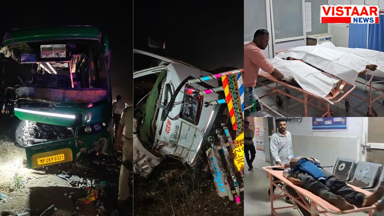 The injured were taken to the hospital after a horrific road accident in Chhindwara.