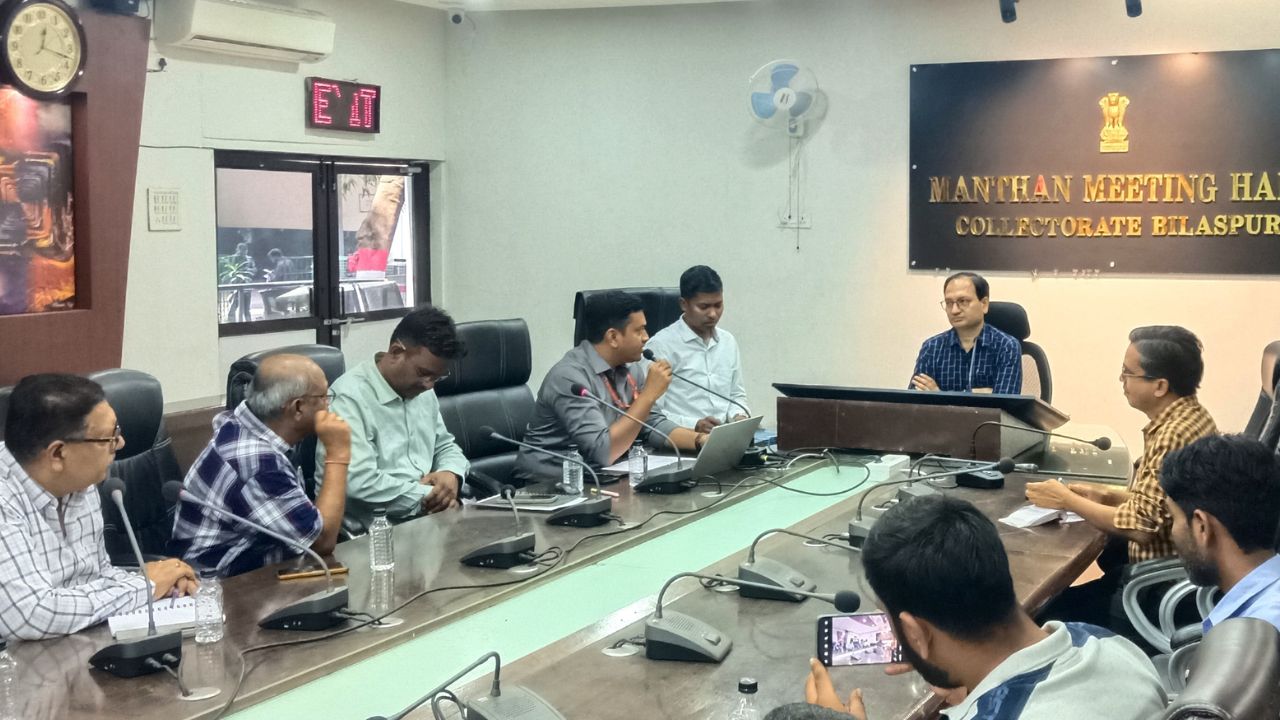 lpg supply in Bilaspur collector Sanjay Agrawal chaired review meeting