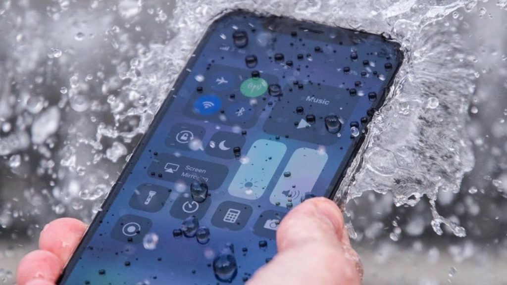 holi mobile safty tips how to avoid water damage