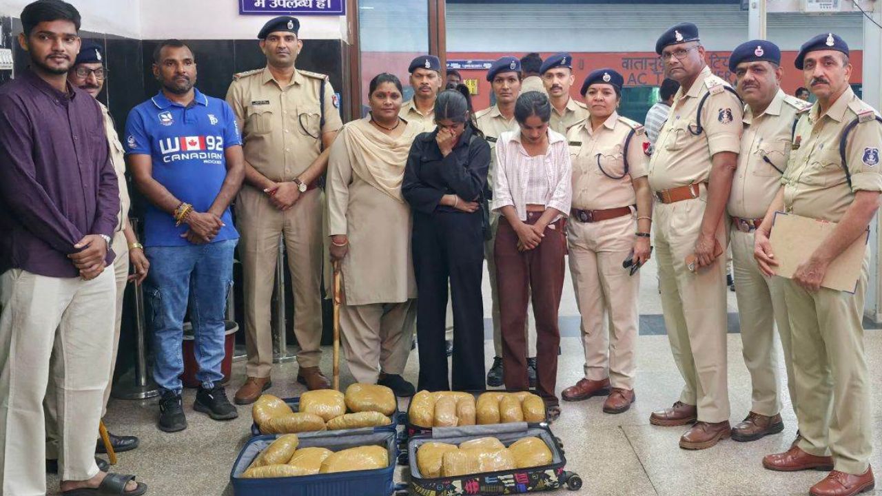 raipur 2 women arrested with 24 kg of Cannabis ncb action
