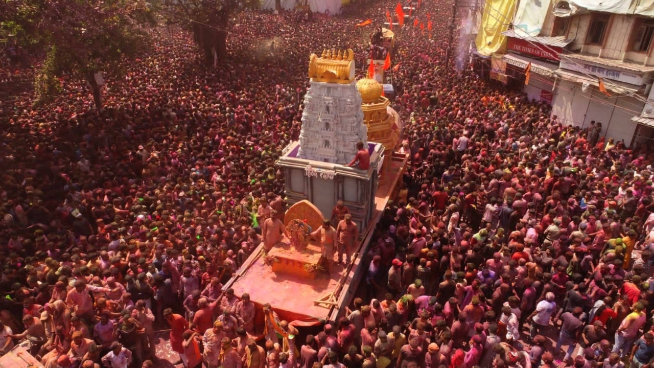 इंदौर की गेर यात्रा