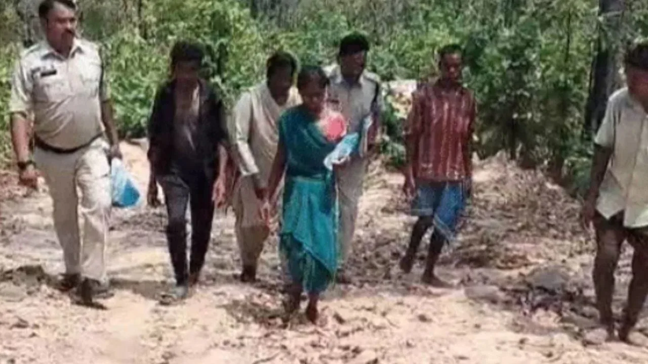 Police personnel escorting the accused mother to the crime scene.