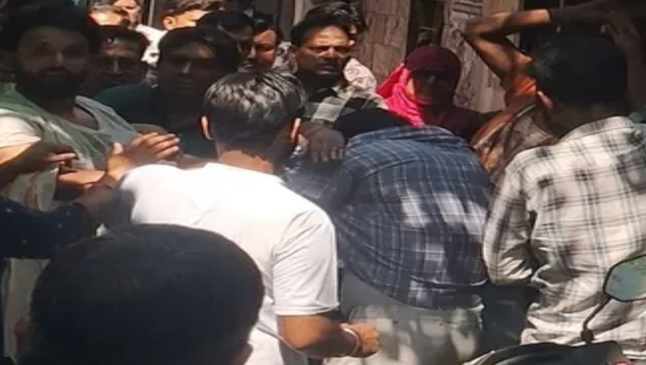Wife beaten with slippers