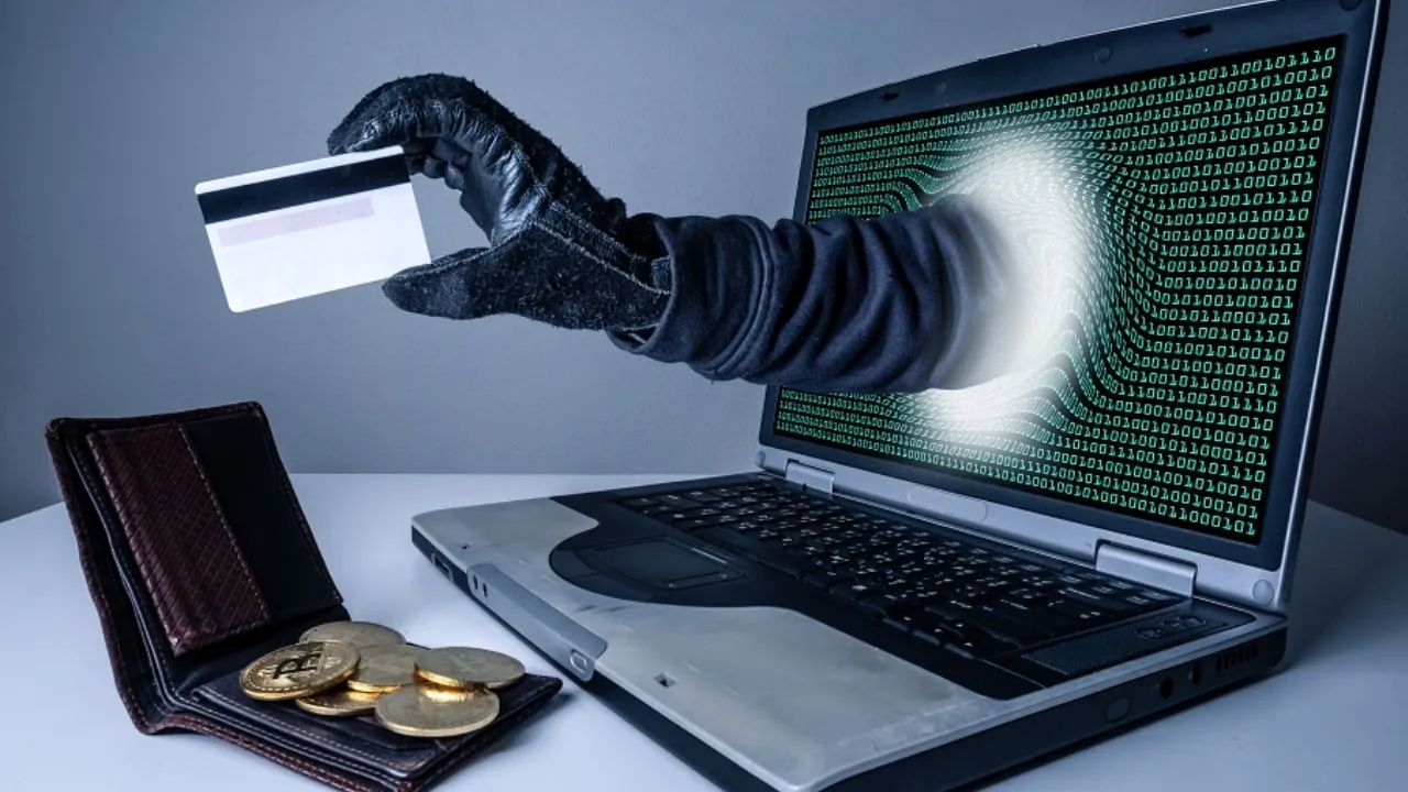 Bhopal old cooler cyber fraud 98 thousand rupees qr code
