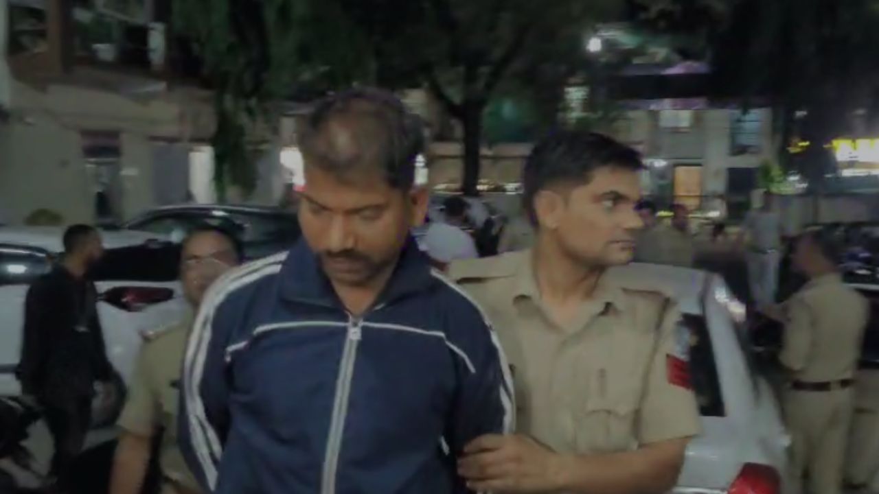 dewas fake crpf dig officer Saurabh rana arrested by police from Bhopal toll tax