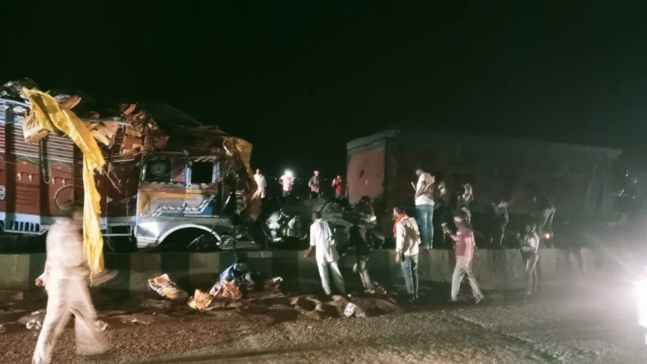 Mauganj-Mirzapur Highway Horrific Road Accident 11 Dead