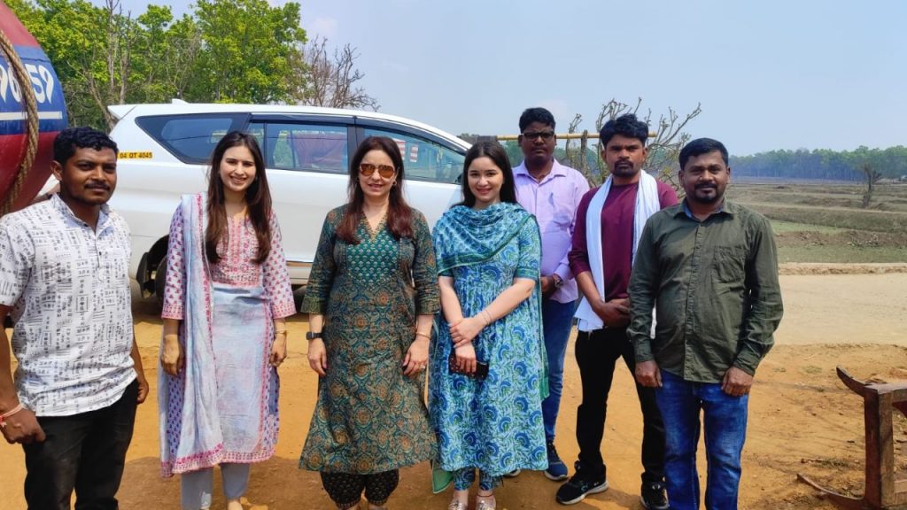 bilaspur sachin tendulkar family visit wife anjali daughter sara inspection health and education system