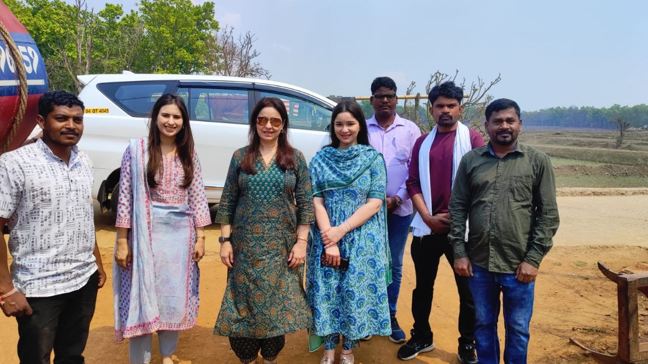 bilaspur sachin tendulkar family visit wife anjali daughter sara inspection health and education system