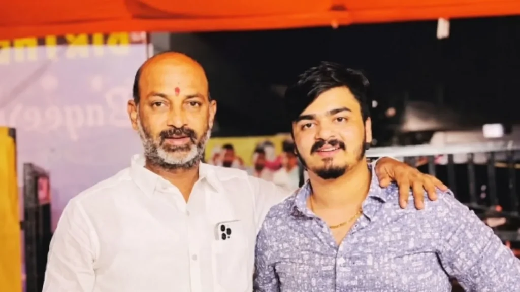 केंद्रीय मंत्री बंदी संजय और उनका बेटा