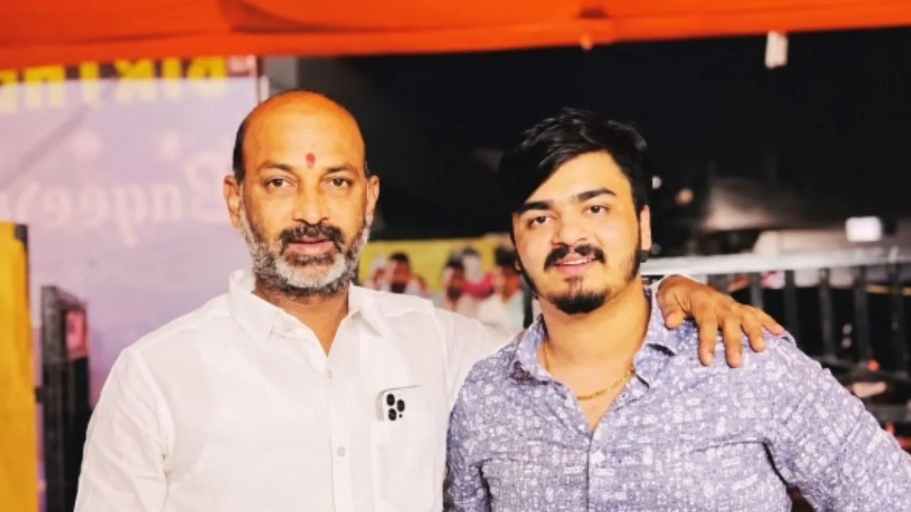 केंद्रीय मंत्री बंदी संजय और उनका बेटा