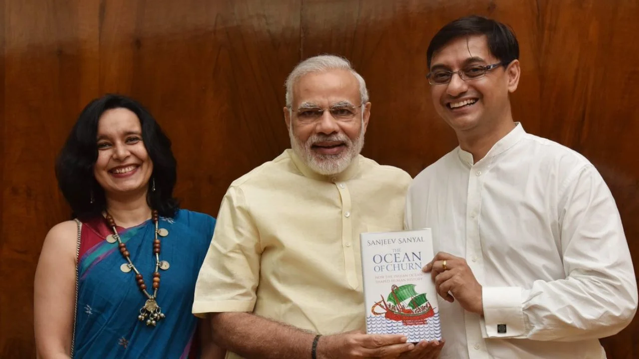पीएम मोदी के साथ संजीव सान्‍याल