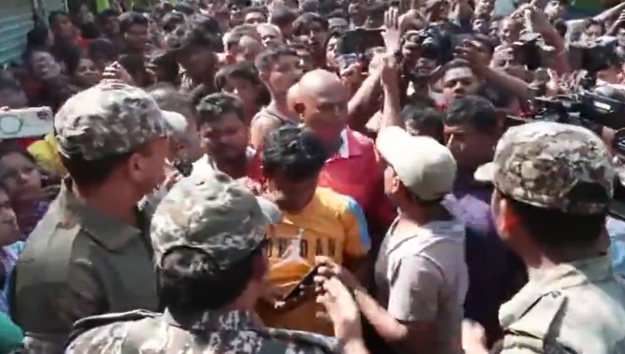 South 24 Parganas Locals heated argument with security