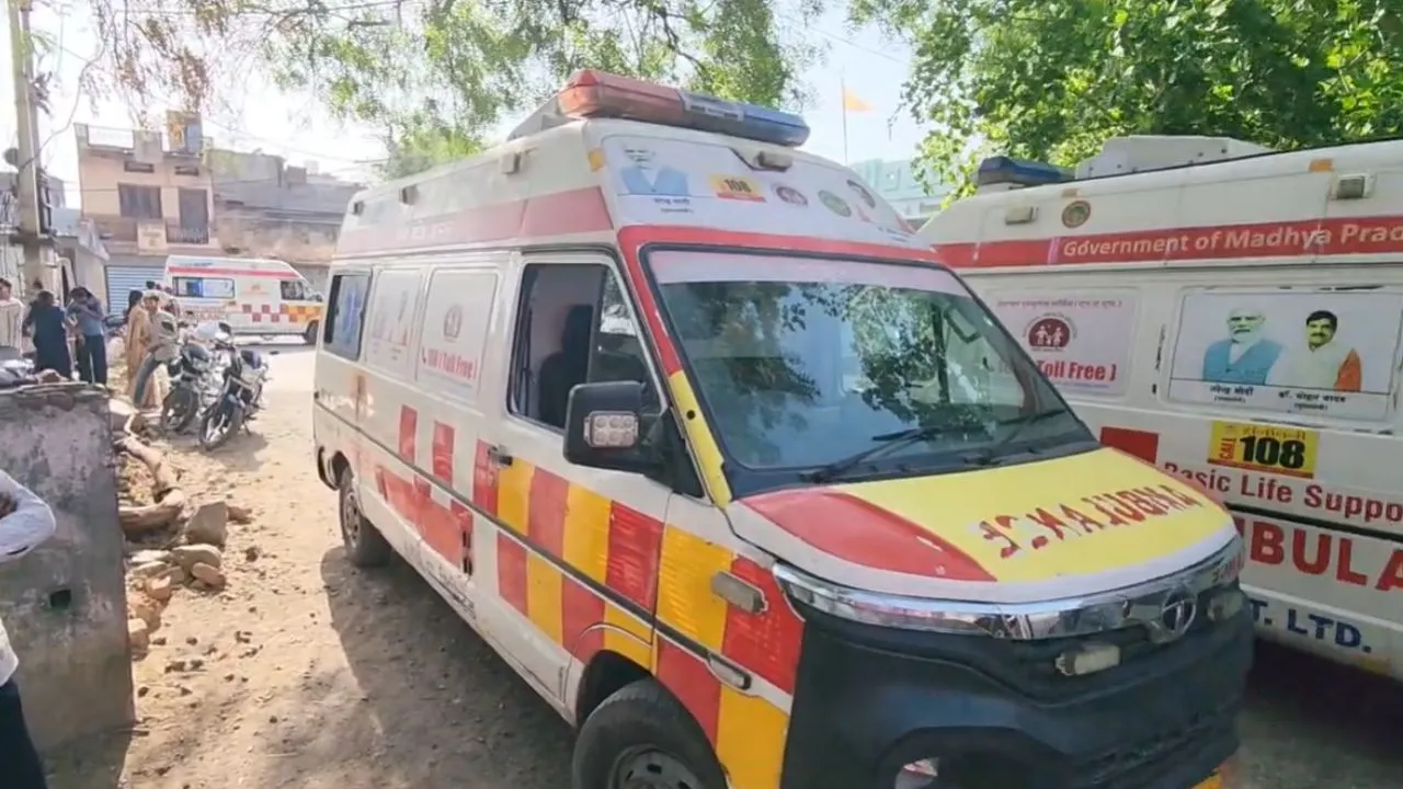 People suffering from food poisoning were taken to hospital in Mandsaur.