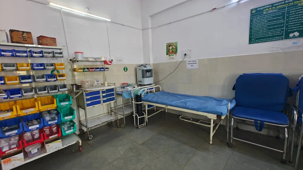 In view of the scorching heat in Alirajpur, 2 beds were reserved in every ward of the district hospital.