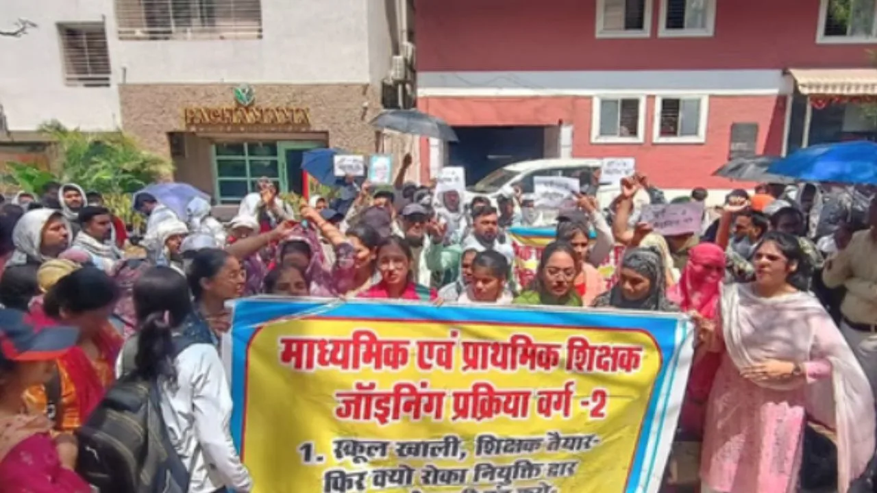 Protest by Selected Teachers in Bhopal