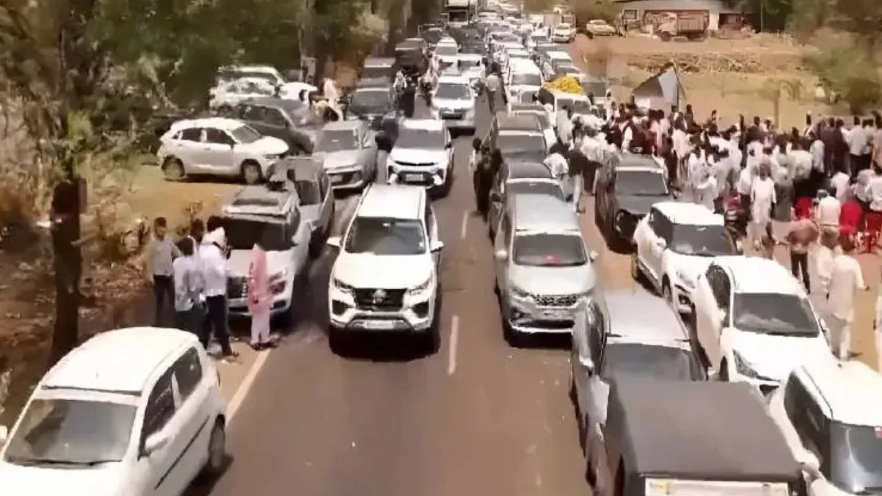 BJP leaders who took out the convoy were summoned.