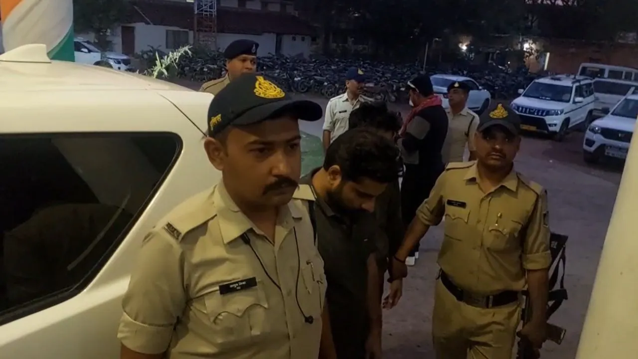 Two doctors holding fake degrees were arrested in Damoh.
