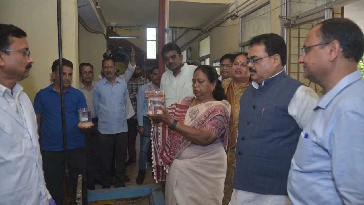 Mayor Inspects Water Plant