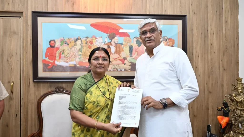 MP Savitri Thakur submitted a letter to Union Minister Gajendra Singh Shekhawat to bring back the statue of Maa Vagdevi from London.
