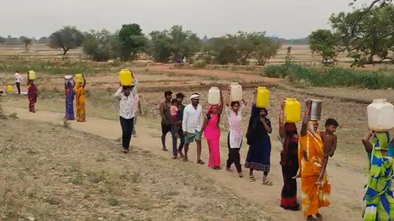 Tribal villages in Mauganj are facing water crisis in the scorching heat.