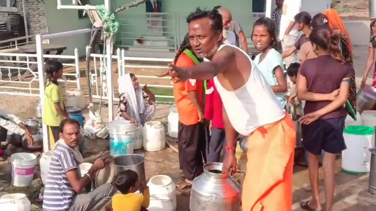 In 64 gram panchayats of Morena, villagers have to go a long distance for water.