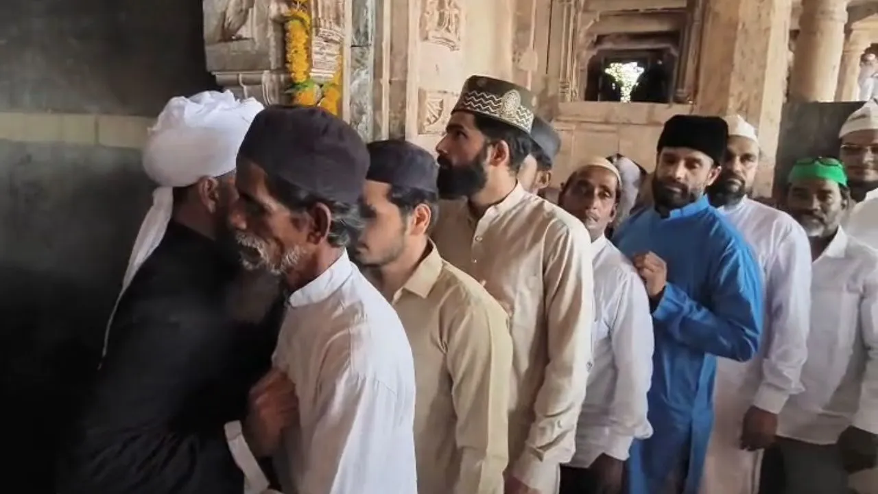 In Dhar, people of the Muslim community hugged each other and wished each other Eid Mubarak.
