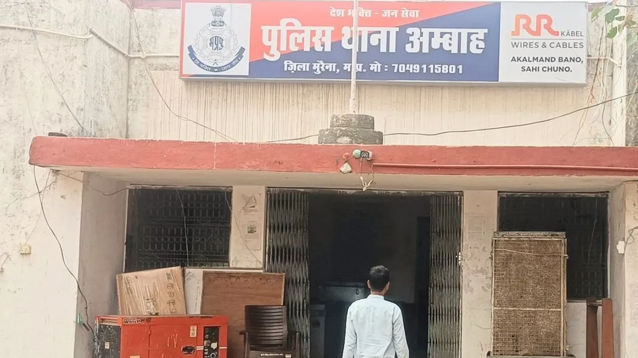 Morena criminal firing at house one injured Gwalior refer