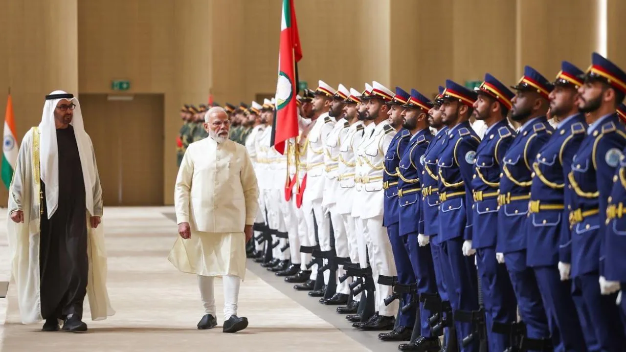 पीएम मोदी का UAE में शानदार स्‍वागत