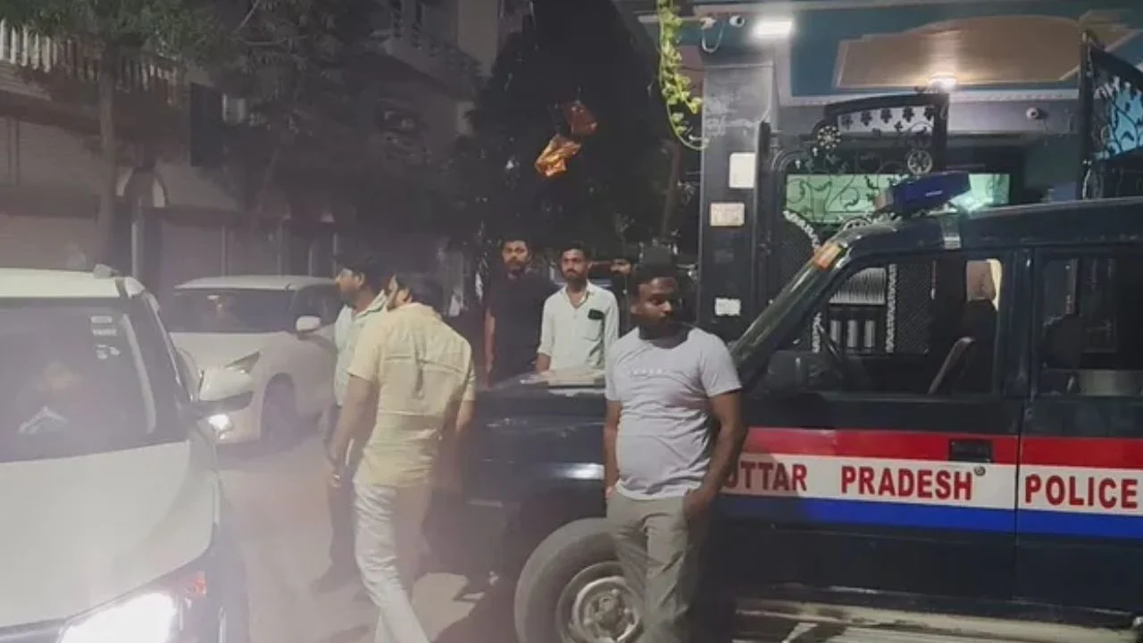 हमले के बाद पुल‍िस तैनात