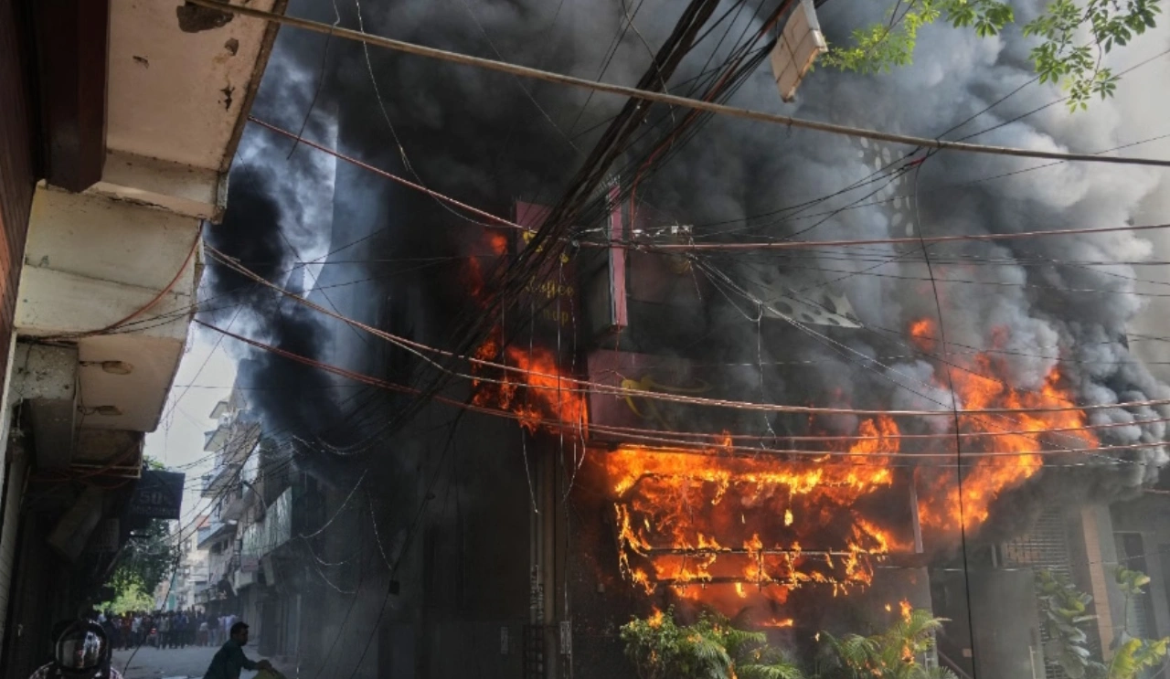 Delhi Restaurant fire Cause