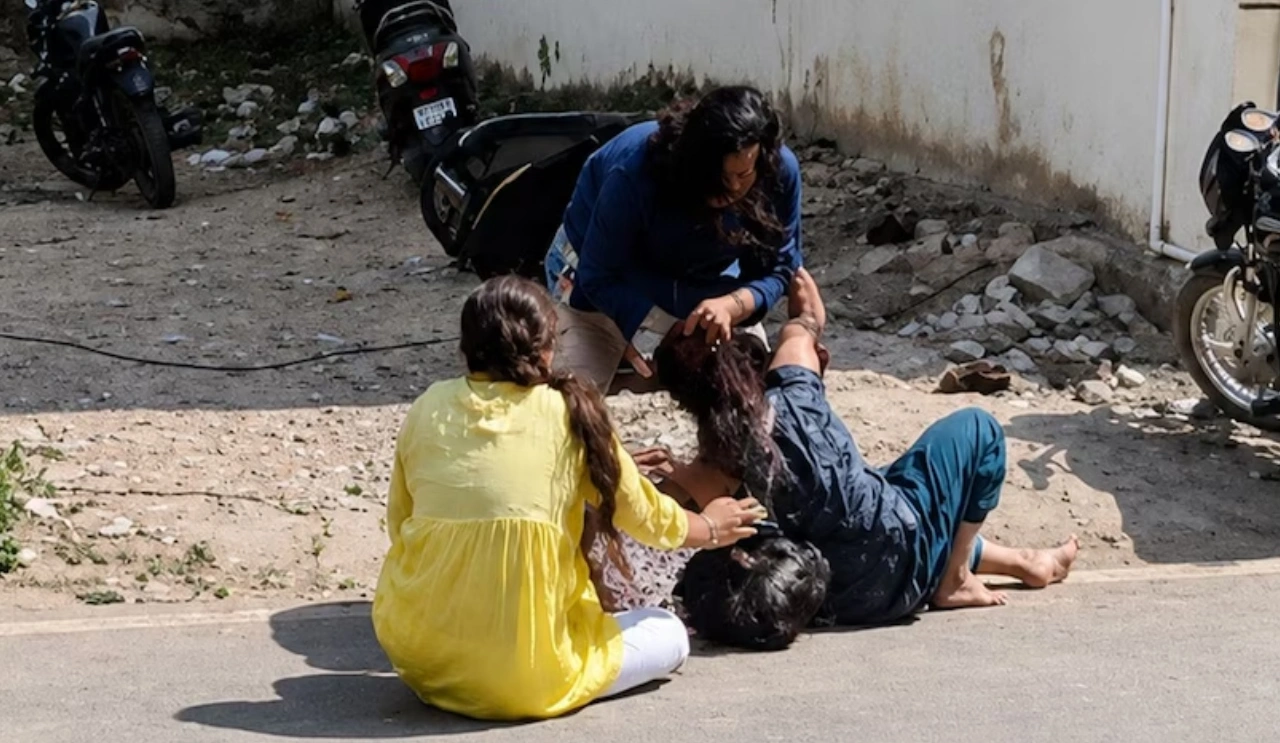 Husband With Girlfriend Caught